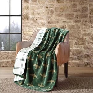 NWT Eddie Bauer Green Geese soft  Reversible Sherpa printed Throw Blanket